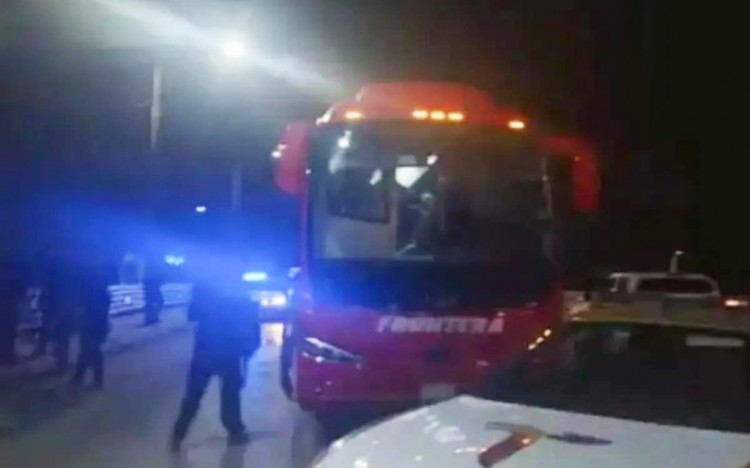 墨西哥数十名前往美国的移民在巴士下遭持枪绑架