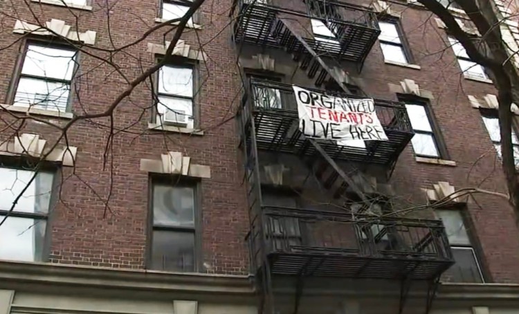 [斯科特]纽约市最差房东因700多项公开违规行为被通缉，包括霉菌、蟑螂和铅粉