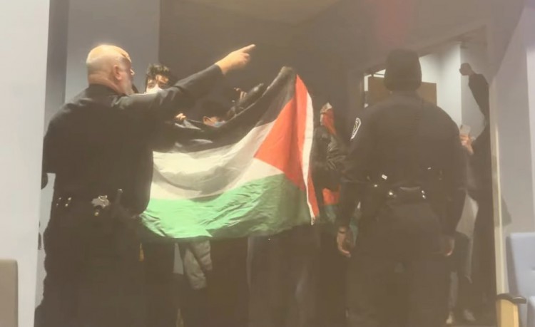 针对反以色列活动分子扰乱北卡罗来纳大学校园巴里韦斯演讲的投诉
