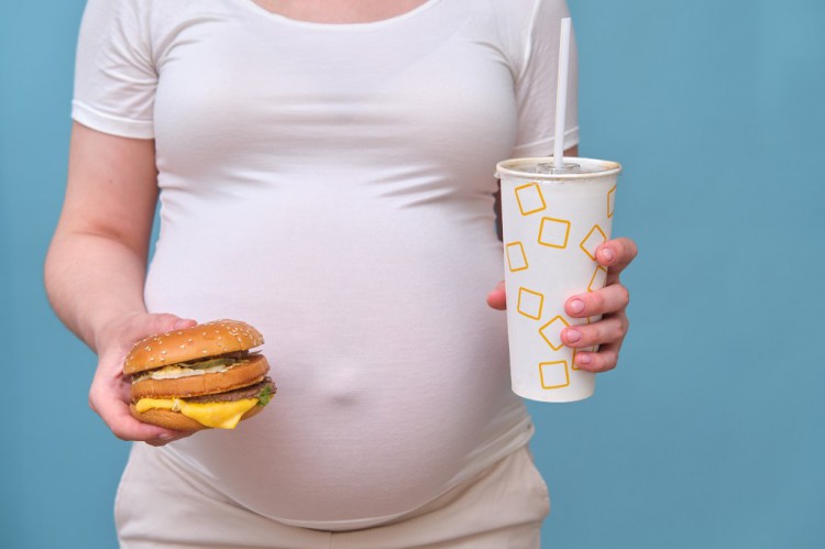 扔掉那个汉堡孕妇吃快餐会如何伤害她们的宝宝