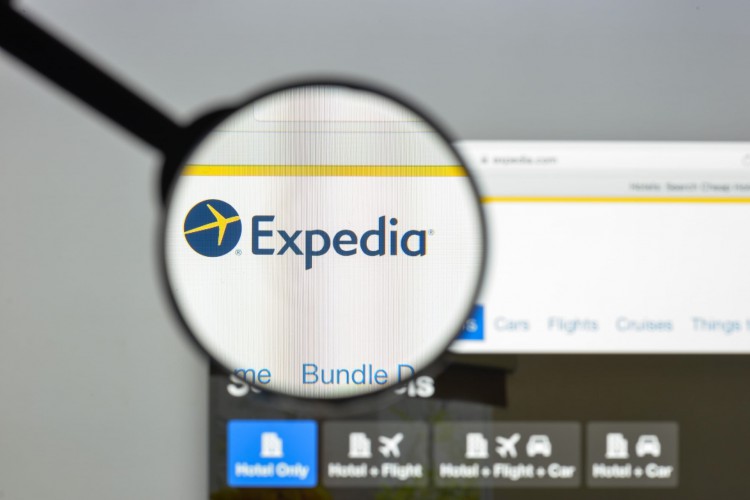 尽管盈利超出预期，Expedia (EXPE) 的预订量仍表现不佳，拖累旅游股下跌