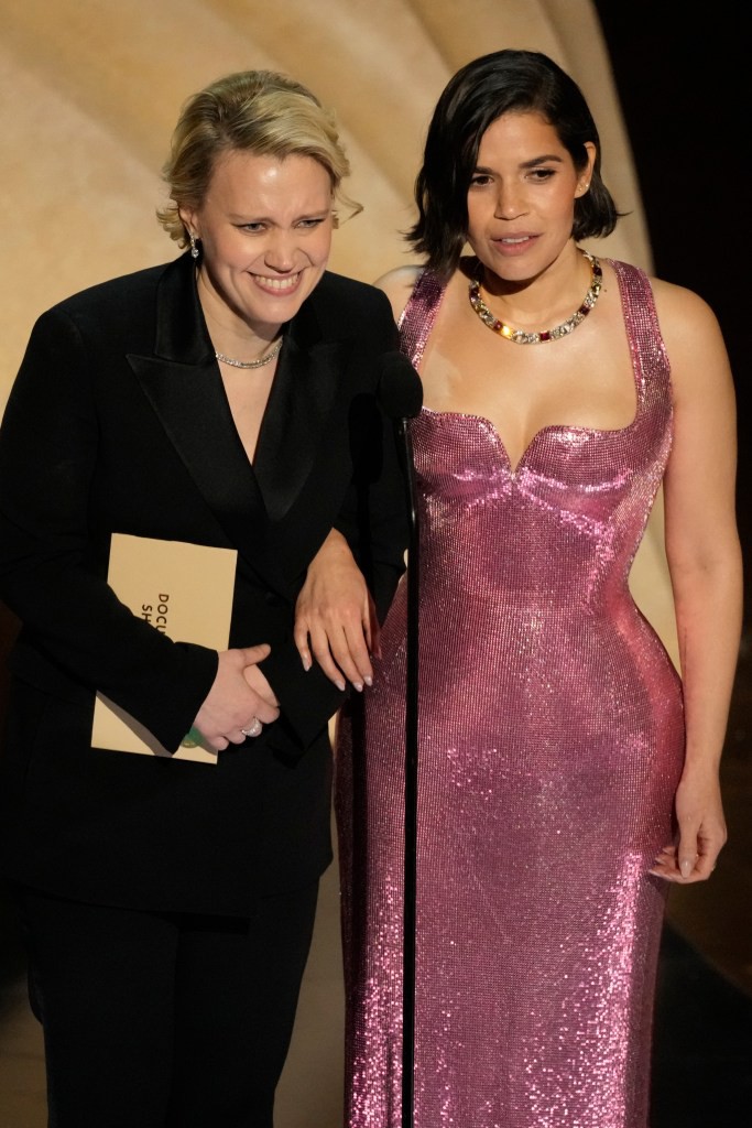 [喜悦]凯特·麦金农开玩笑说在奥斯卡颁奖典礼期间向杰夫·高布伦发送有品味的裸体